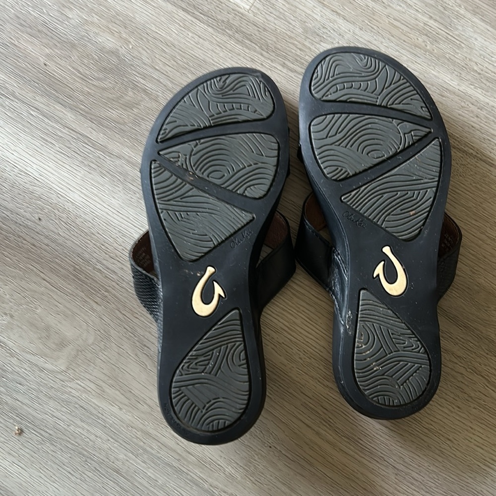 Olukai Women's Black Leather Slide Sandals View 4